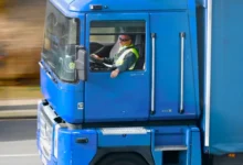 Czas pracy kierowcy bez prawniczego żargonu: limity, przerwy i to, co widzi tachograf